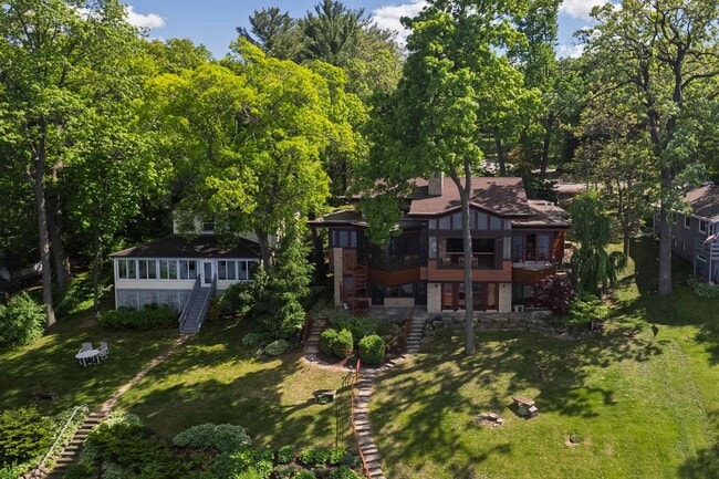 Building Photo - Lake Mendota Dream Home in Desirable Sprin...
