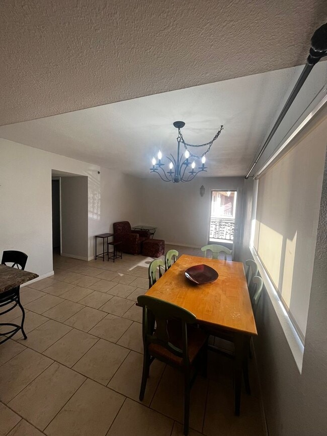 Building Photo - 2085 Mesquite Ave