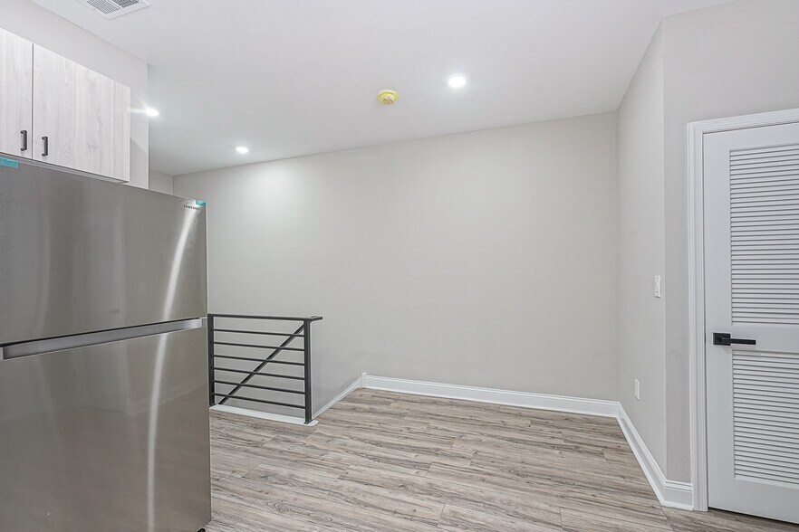 Building Photo - 5116 Delancey St