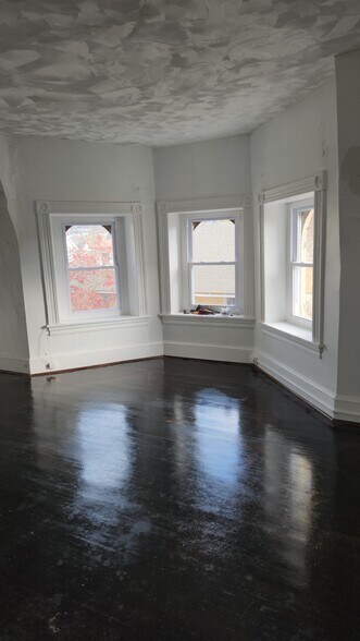 Building Photo - 226 Clymer St