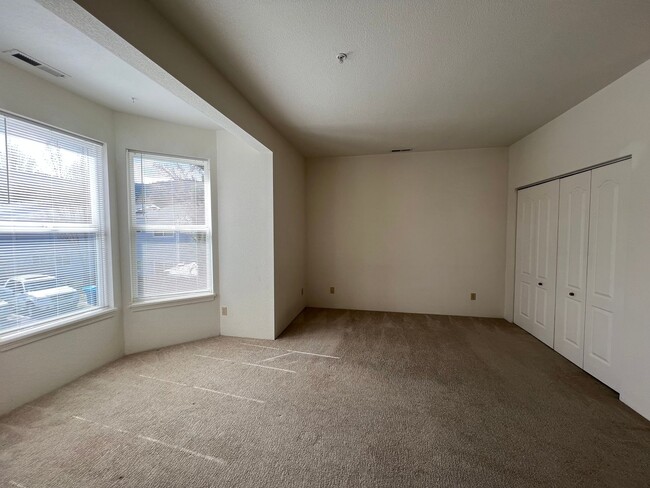 Building Photo - Bright and charming two bedroom townhome i...