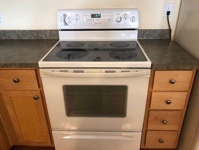 Building Photo - Riverfront Sandpiper Village Condo 2 Bedroom, 2 Baths!!