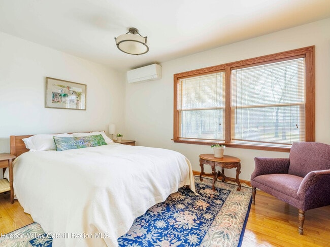 Building Photo - 10 Purdy Hollow Rd