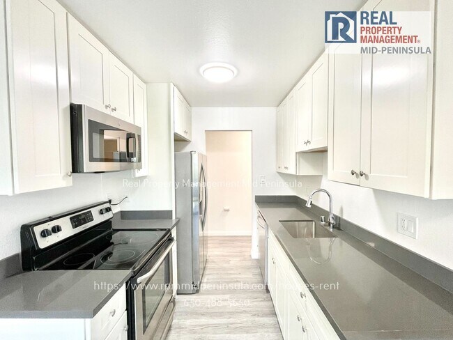 Building Photo - Modern, Light-Filled 3-Bedroom Condo in th...