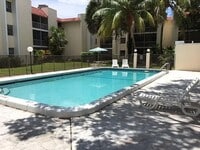 Building Photo - Oaks of Boca (McKay)