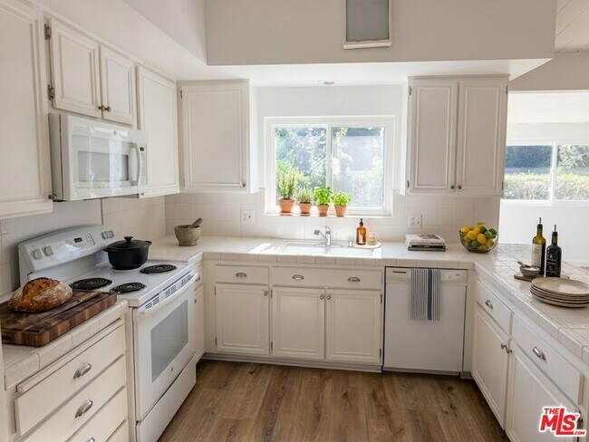 Building Photo - 1271 El Hito Cir