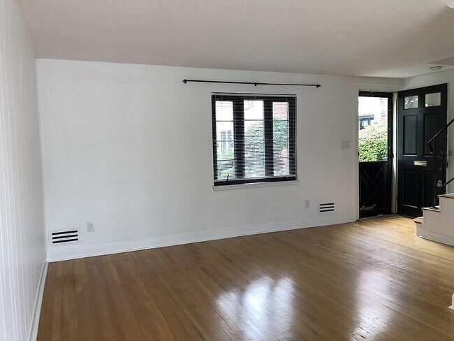 Building Photo - 282 Lexington St