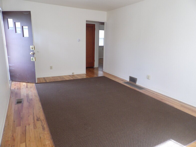 Building Photo - 1501 N Cedar St