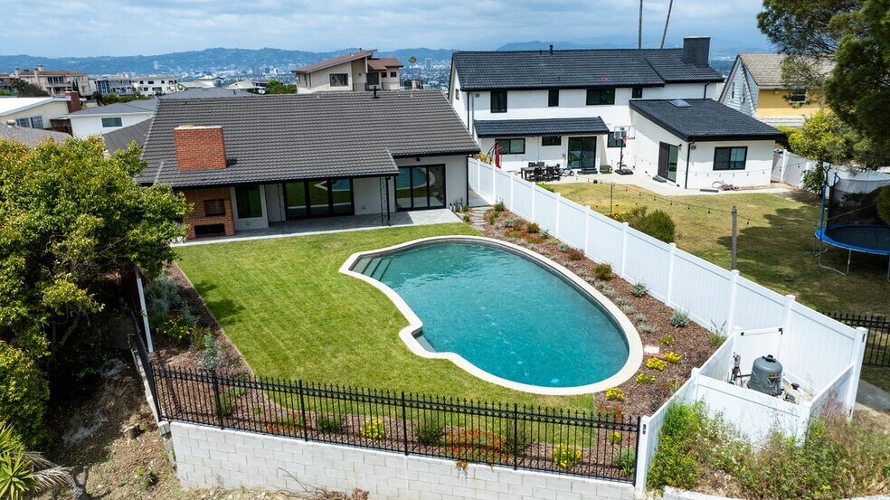 Building Photo - 4444 Don Felipe Dr