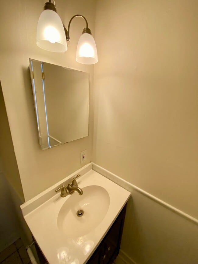 Building Photo - Charming 2 Bedroom/ 1.5 Bathroom Townhome in Fells Point Home w/ Private Patio!