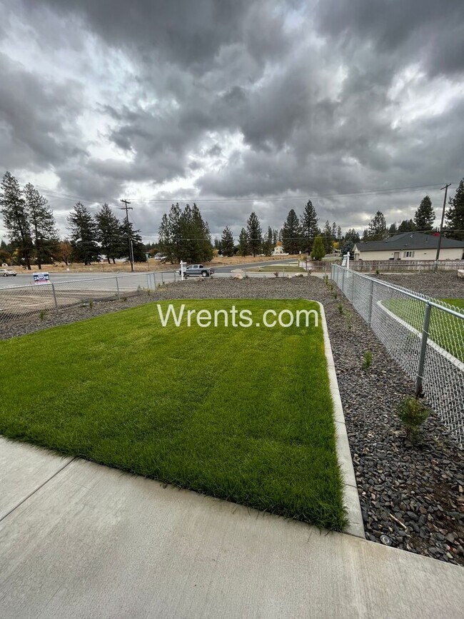 Building Photo - 1312-1314 E Farwell
