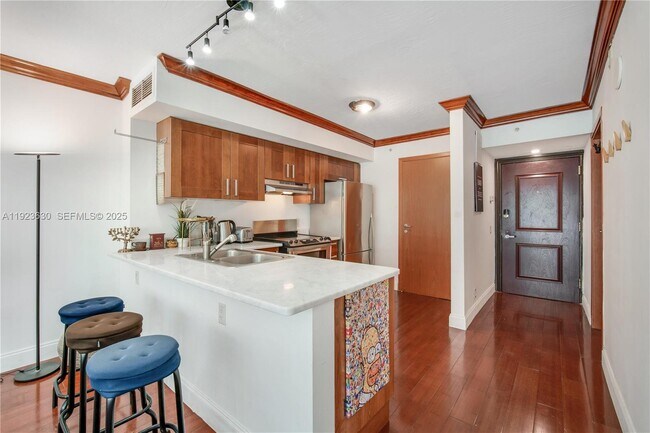 Building Photo - 9499 Collins Ave