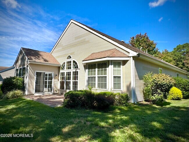 Building Photo - 105 Golf View Dr