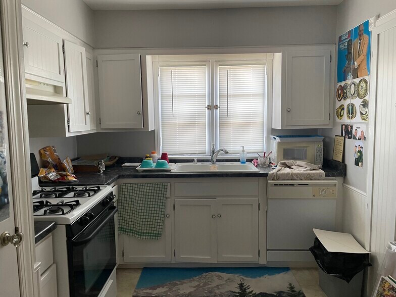Building Photo - 2020 S 82nd St