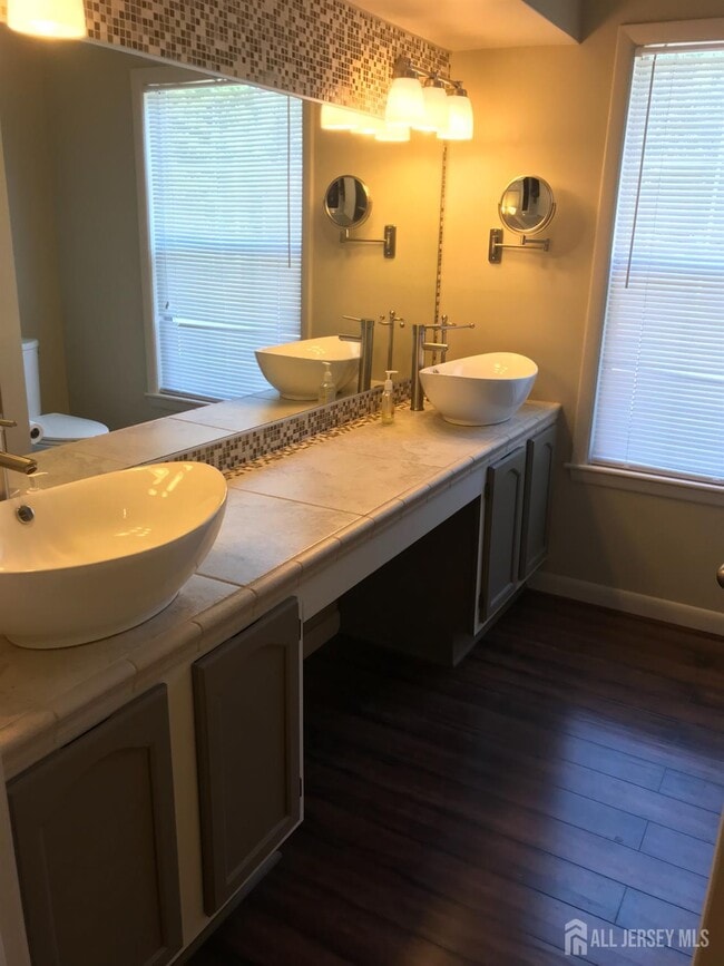 Building Photo - 202 Salem Ct