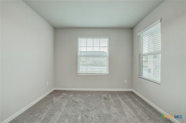 Building Photo - 1945 Redstart