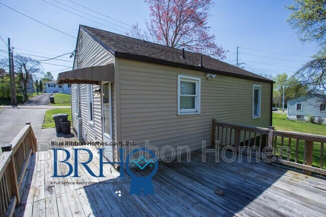 Building Photo - 3213 Shields Ave