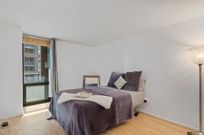 Building Photo - 480 N McClurg Ct