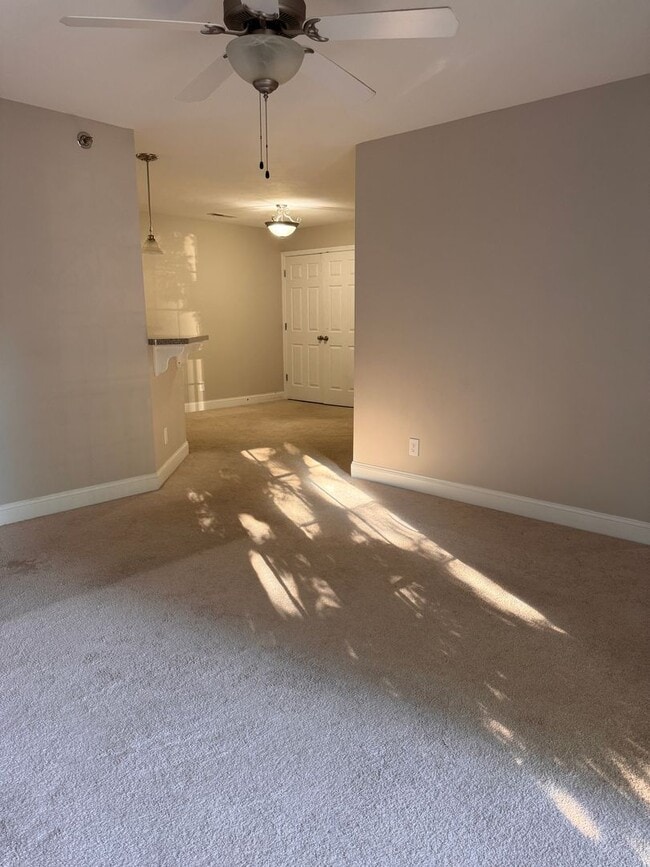 Building Photo - 3 Bedroom || 2 Bathroom Main Level Apartme...