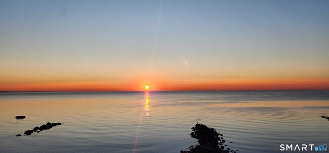 Building Photo - 41 Hillside Ave