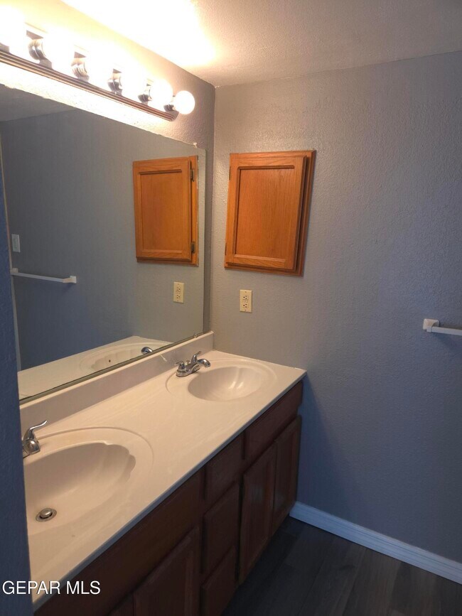 Building Photo - 4629 Loma Grande Dr