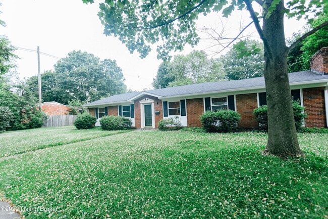 Building Photo - 2421 Woodmont Dr