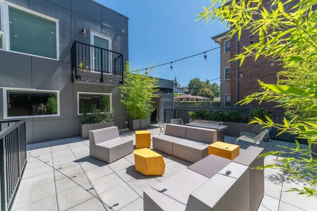 Building Photo - 750 11th Ave E