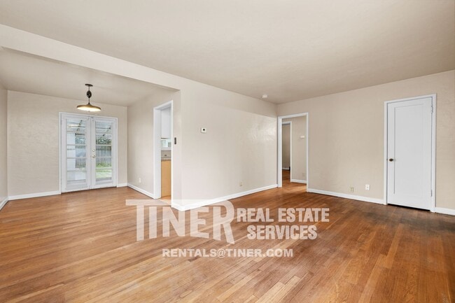 Building Photo - Tahoe Park Charmer with remodeled kitchen