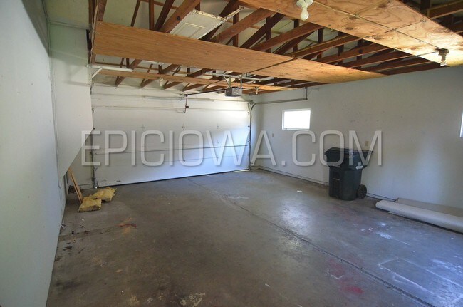 Building Photo - 143 Sunrise Dr NW