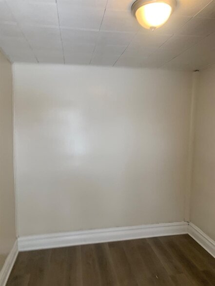 Building Photo - 5716 Calumet Ave