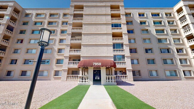 Building Photo - 7950 E Camelback Rd