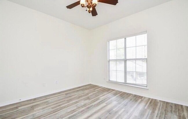 Building Photo - 12755 Mill Ridge Dr