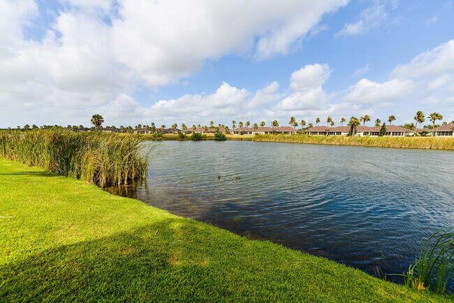 Building Photo - 10 Golf House Rd