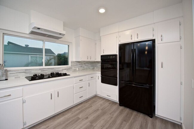 Building Photo - 5210 Neptune Ave