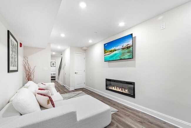 Building Photo - 2341 N College Ave