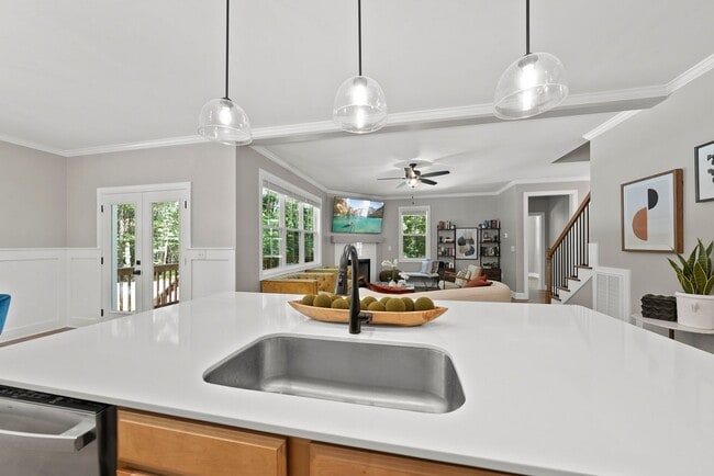 Building Photo - Charming Modern Farmhouse with 3 Bedrooms ...