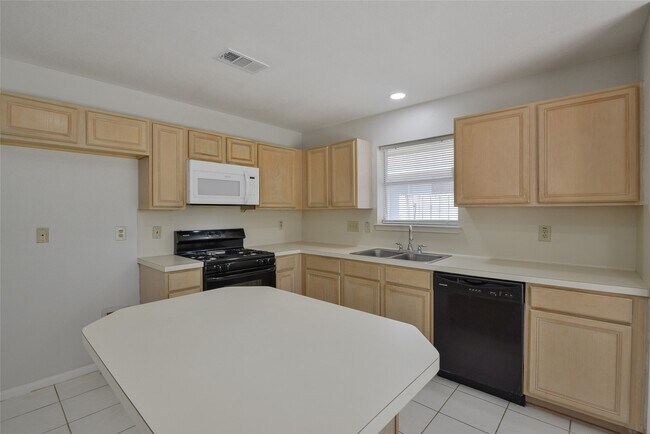 Building Photo - 2311 Old Oak Ln