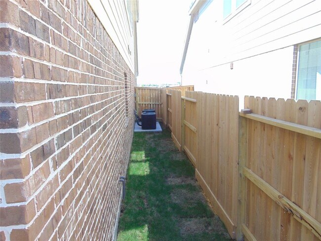 Building Photo - 24782 Levante Dr