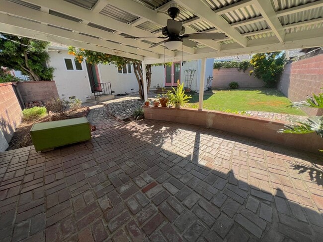 Building Photo - Clean and comfortable 3 bedroom available ...