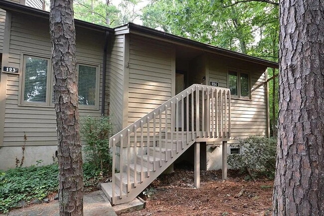 Primary Photo - 124 Twisted Oak Pl
