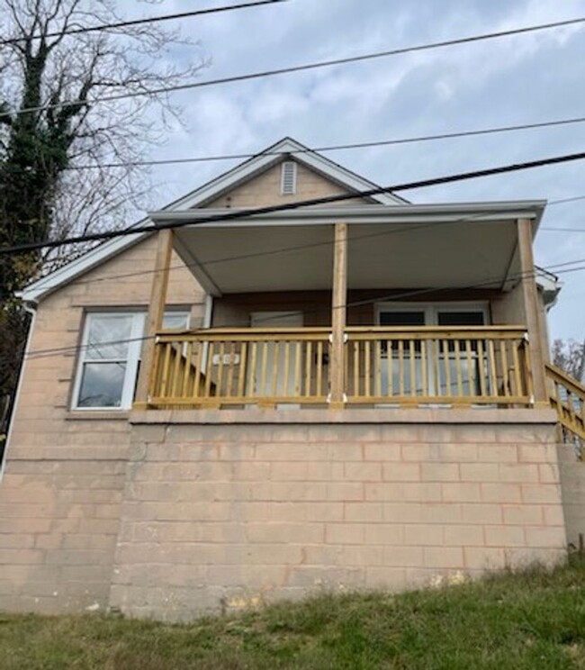 Primary Photo - Three Bedroom Home in Charleston