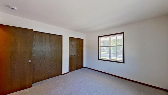 Building Photo - RENOVATED Upper 1 Bedroom 1 Bathroom Apart...