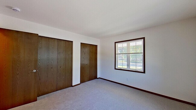 Building Photo - RENT SPECIAL - Renovated Upper 1 Bedroom 1 Bathroom Apartment is Available