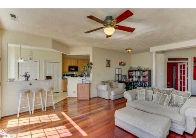 Building Photo - 5236 Summer Crescent