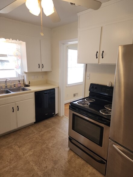 Building Photo - 3843 Plantation Rd NE