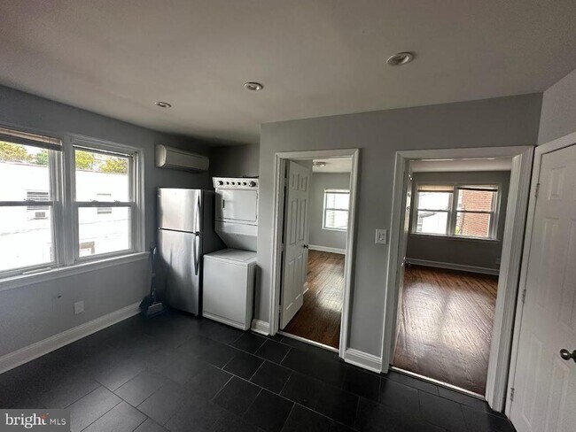 Building Photo - 39 S Easton Rd