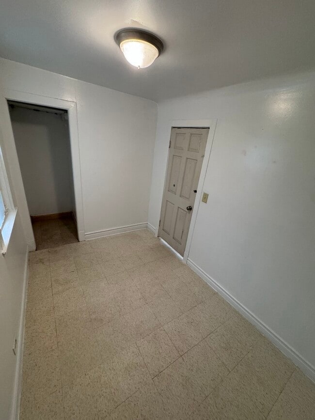 Building Photo - 3717 W Dickens Ave