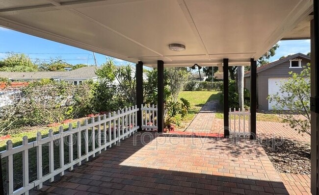 Building Photo - 931 Shine Ave