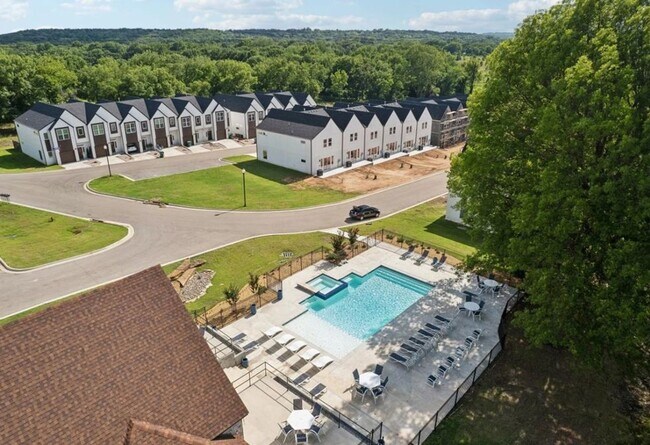 Building Photo - BRAND NEW LUXURY 3 BEDROOM 2.5 BATH TOWNHO...