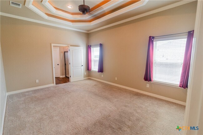 Building Photo - 2033 Catkins Ln